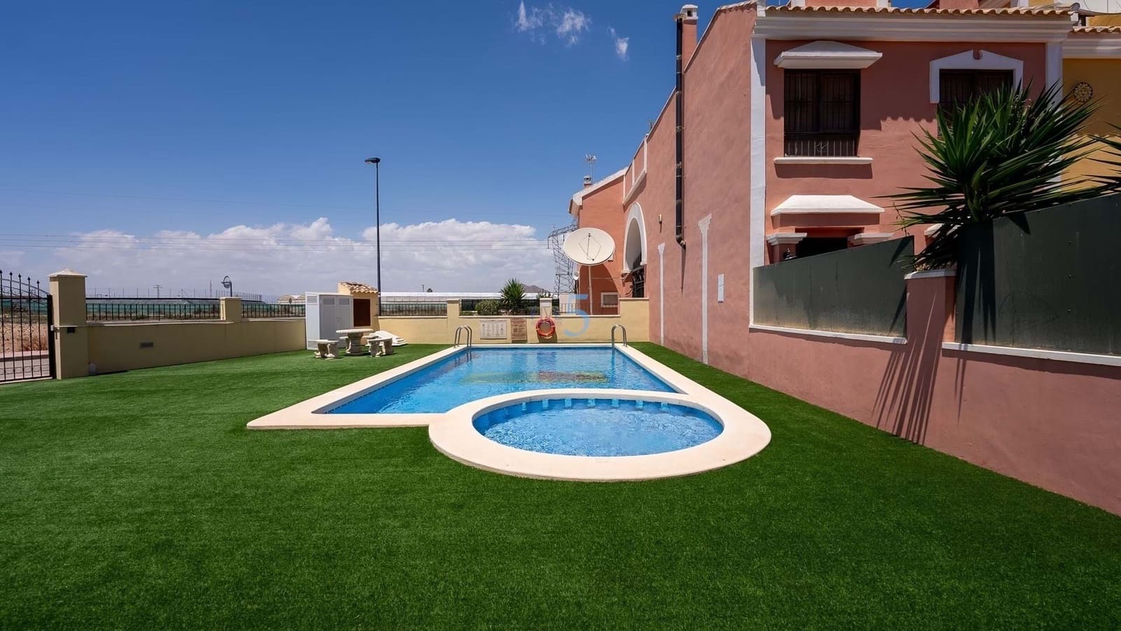 2 sovrum Bungalow till salu i Los Alcazares med pool garage - 192 500 € (Ref: 9799984)
