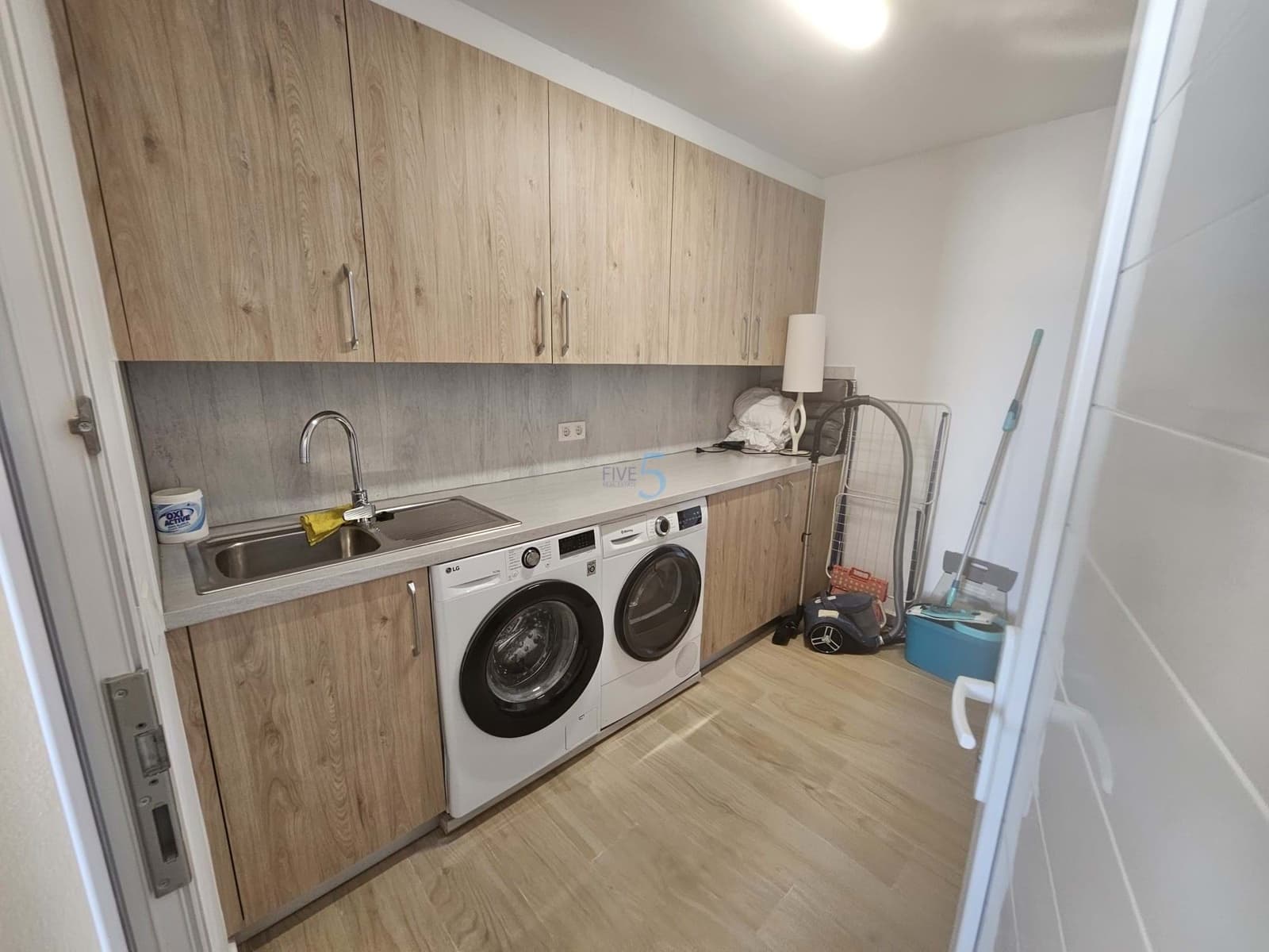 4 soveværelse Villa til salg i Torrevieja med swimmingpool garage - € 730.000 (Ref: 9802972)