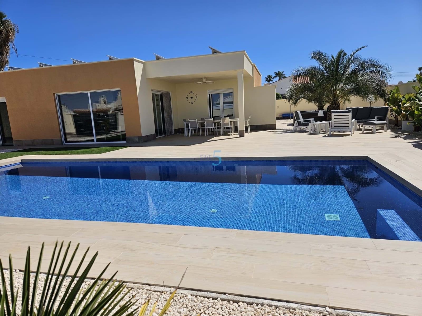 4 soveværelse Villa til salg i Torrevieja med swimmingpool garage - € 730.000 (Ref: 9802972)