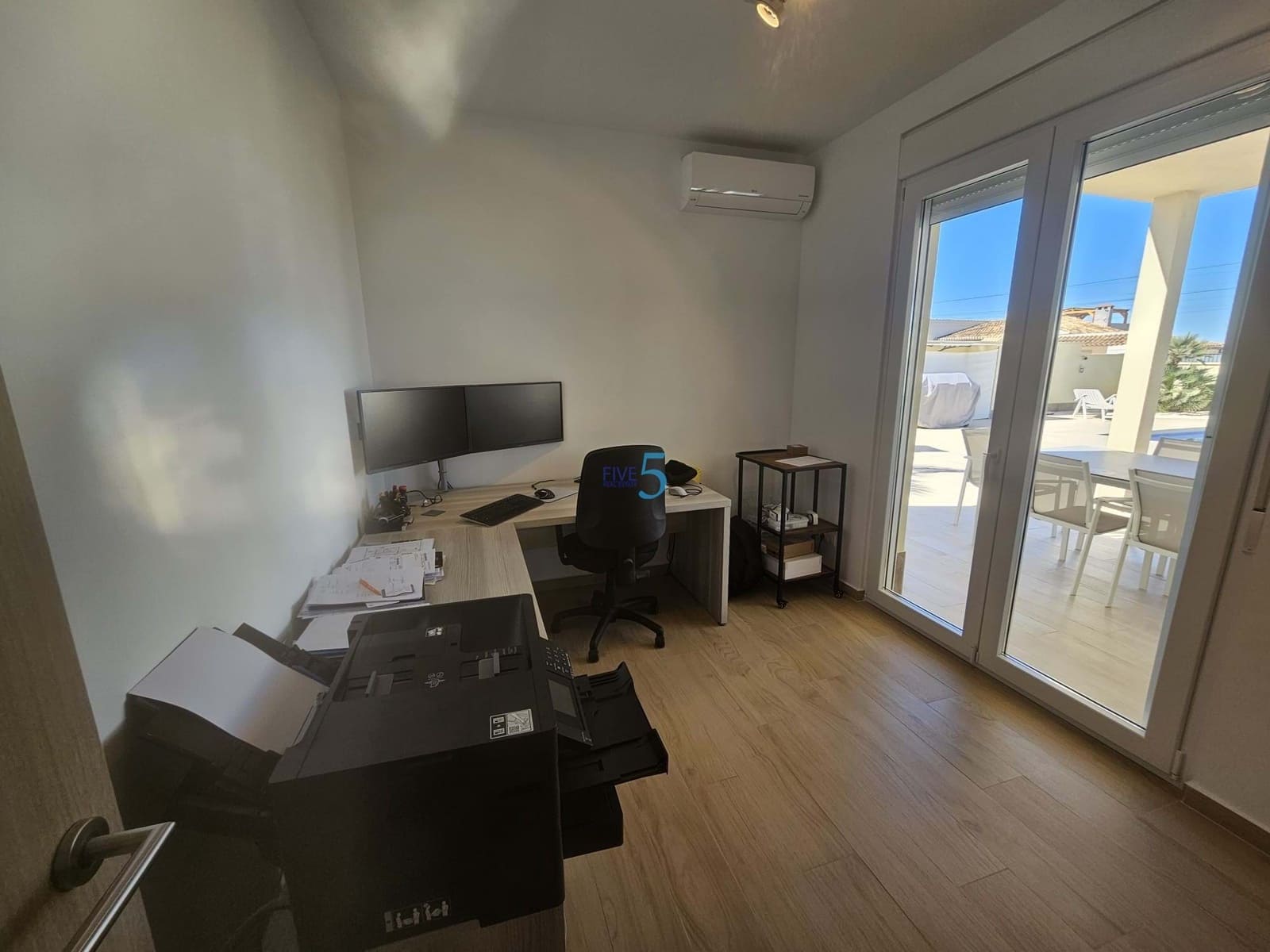 4 soveværelse Villa til salg i Torrevieja med swimmingpool garage - € 730.000 (Ref: 9802972)