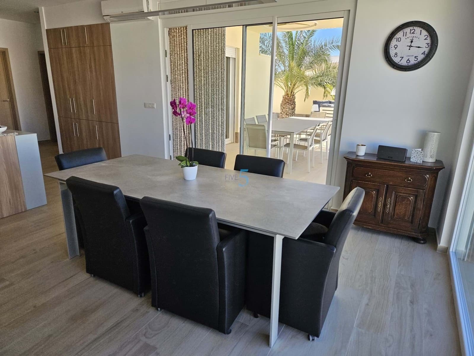 4 soveværelse Villa til salg i Torrevieja med swimmingpool garage - € 730.000 (Ref: 9802972)