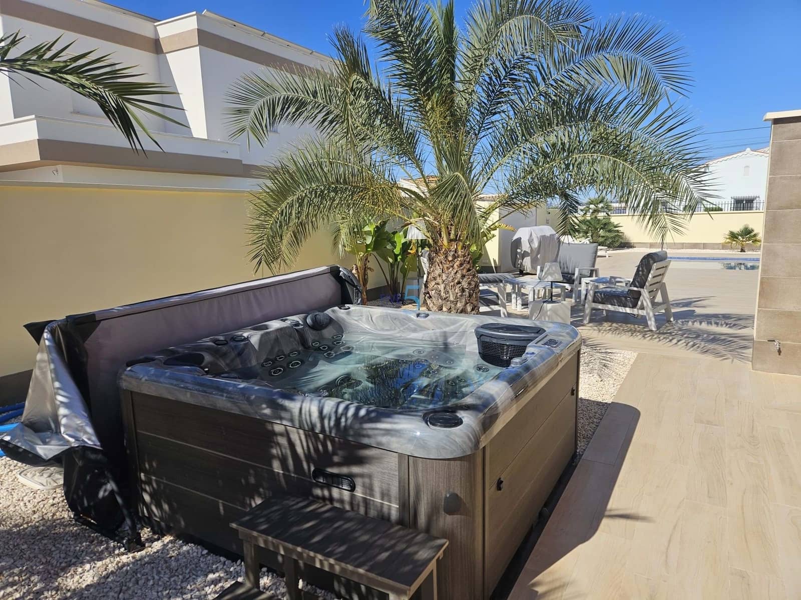 4 soveværelse Villa til salg i Torrevieja med swimmingpool garage - € 730.000 (Ref: 9802972)