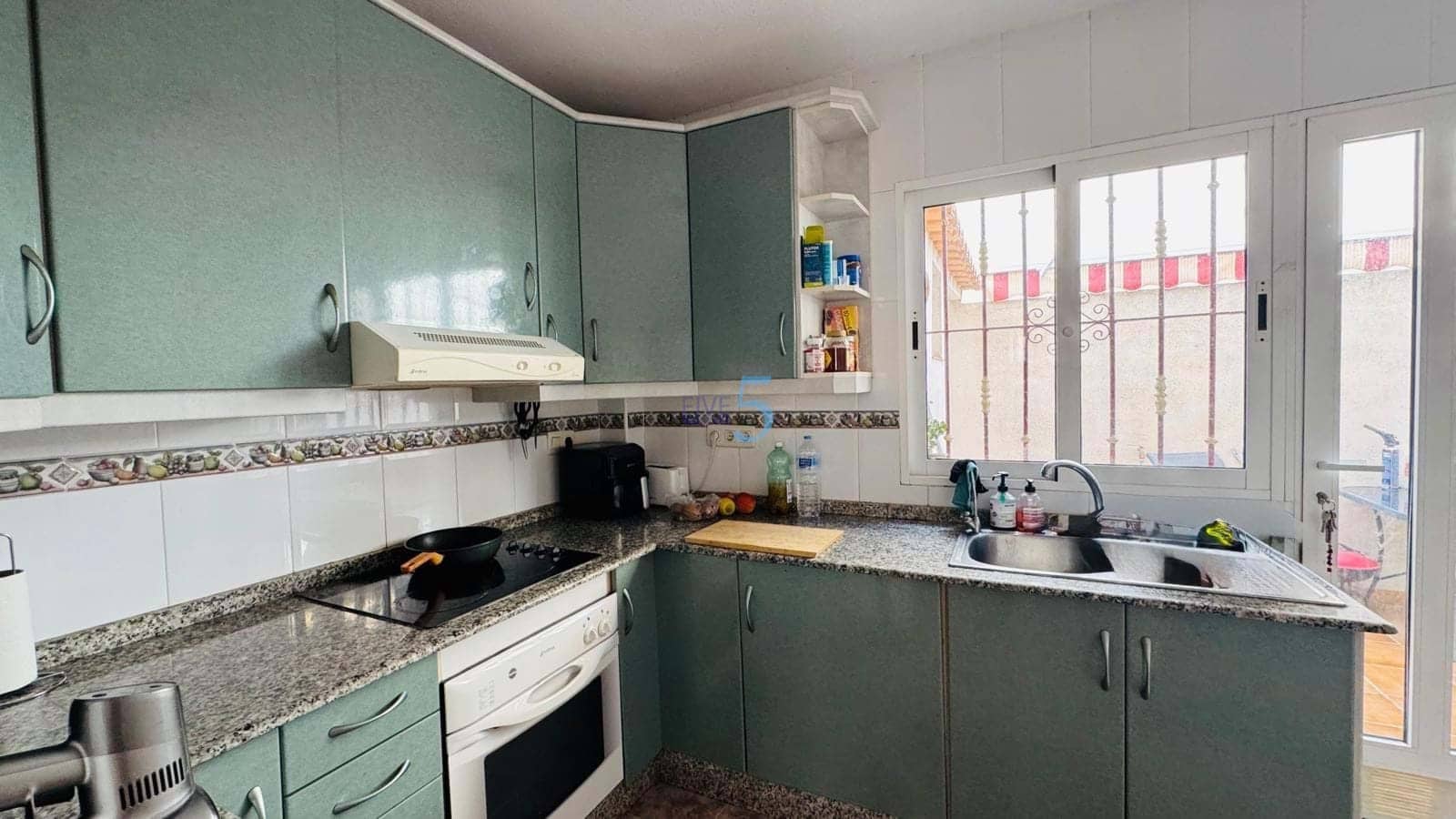 3 bedroom Townhouse for sale in La Zenia with pool garage - € 224,900 (Ref: 9802974)