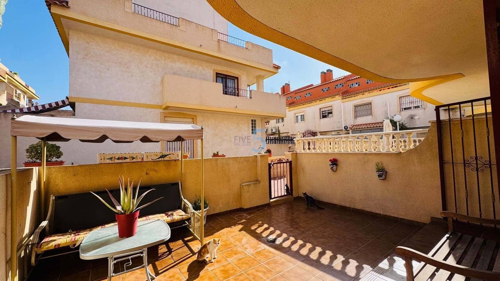 3 bedroom Townhouse for sale in La Zenia with pool garage - € 224,900 (Ref: 9802974)