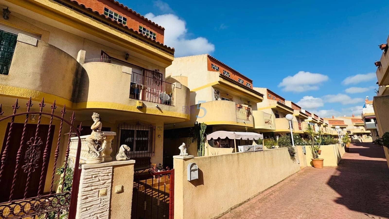 3 bedroom Townhouse for sale in La Zenia with pool garage - € 224,900 (Ref: 9802974)