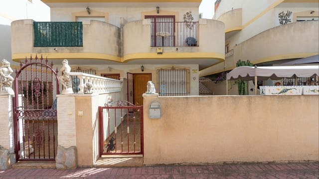 3 quarto Casa em Banda para venda em La Zenia, Orihuela com piscina garagem - 214 000 € (Ref: 9802974)