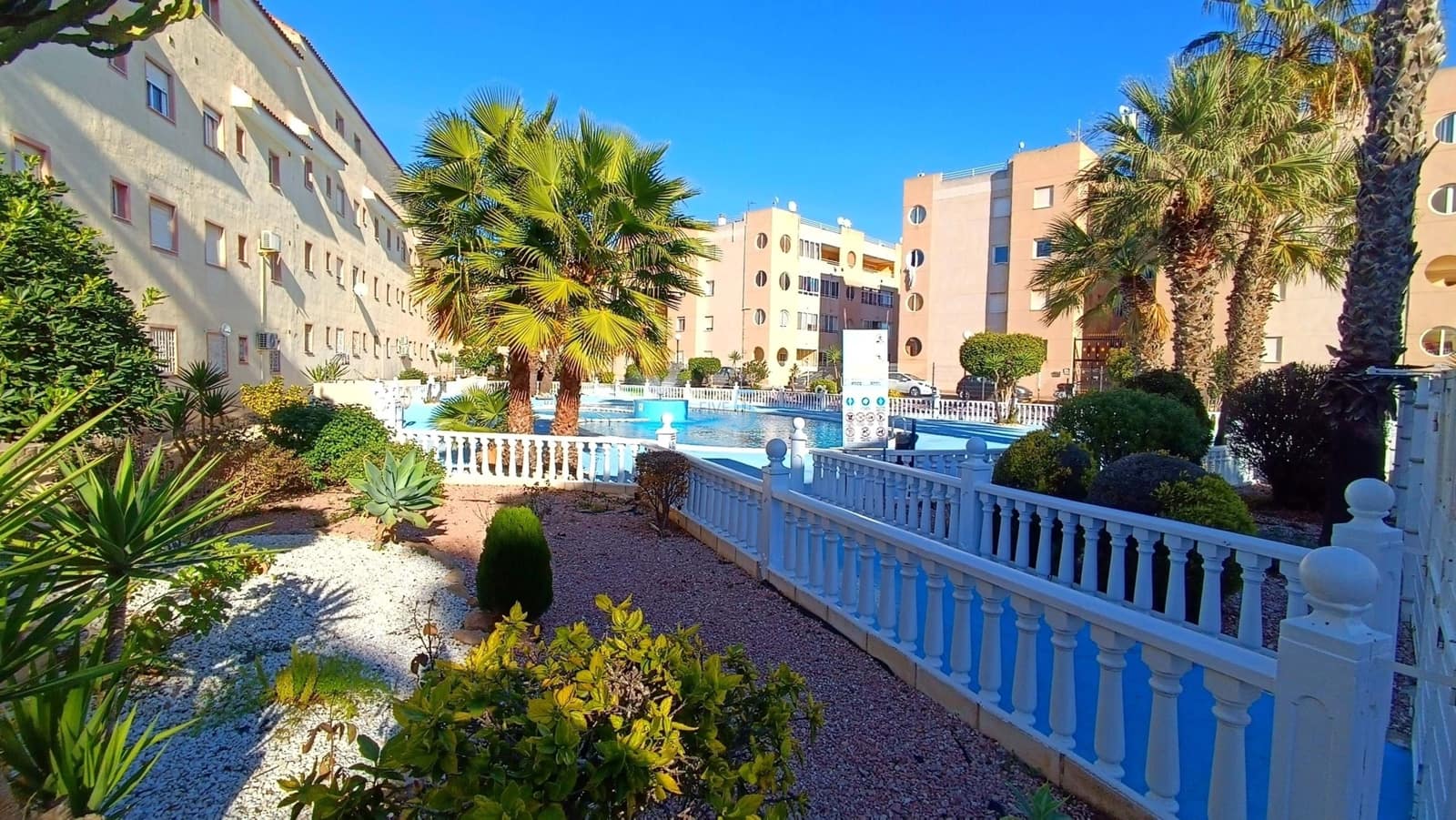 2 Zimmer Apartment zu verkaufen in El Chaparral mit Pool Garage - 123.000 € (Ref: 9805277)