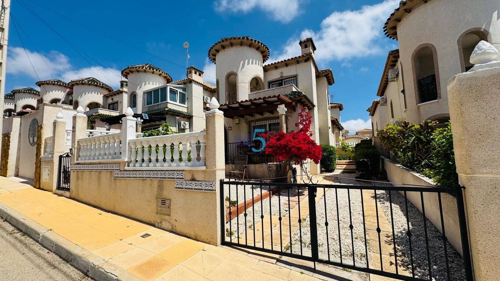 3 Zimmer Villa zu verkaufen in Villamartin mit Garage - 225.000 € (Ref: 9805278)