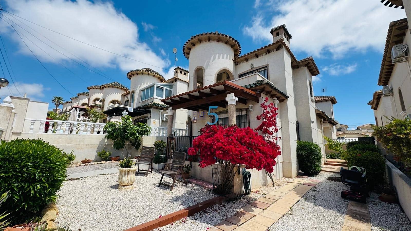 3 Zimmer Villa zu verkaufen in Villamartin mit Garage - 225.000 € (Ref: 9805278)