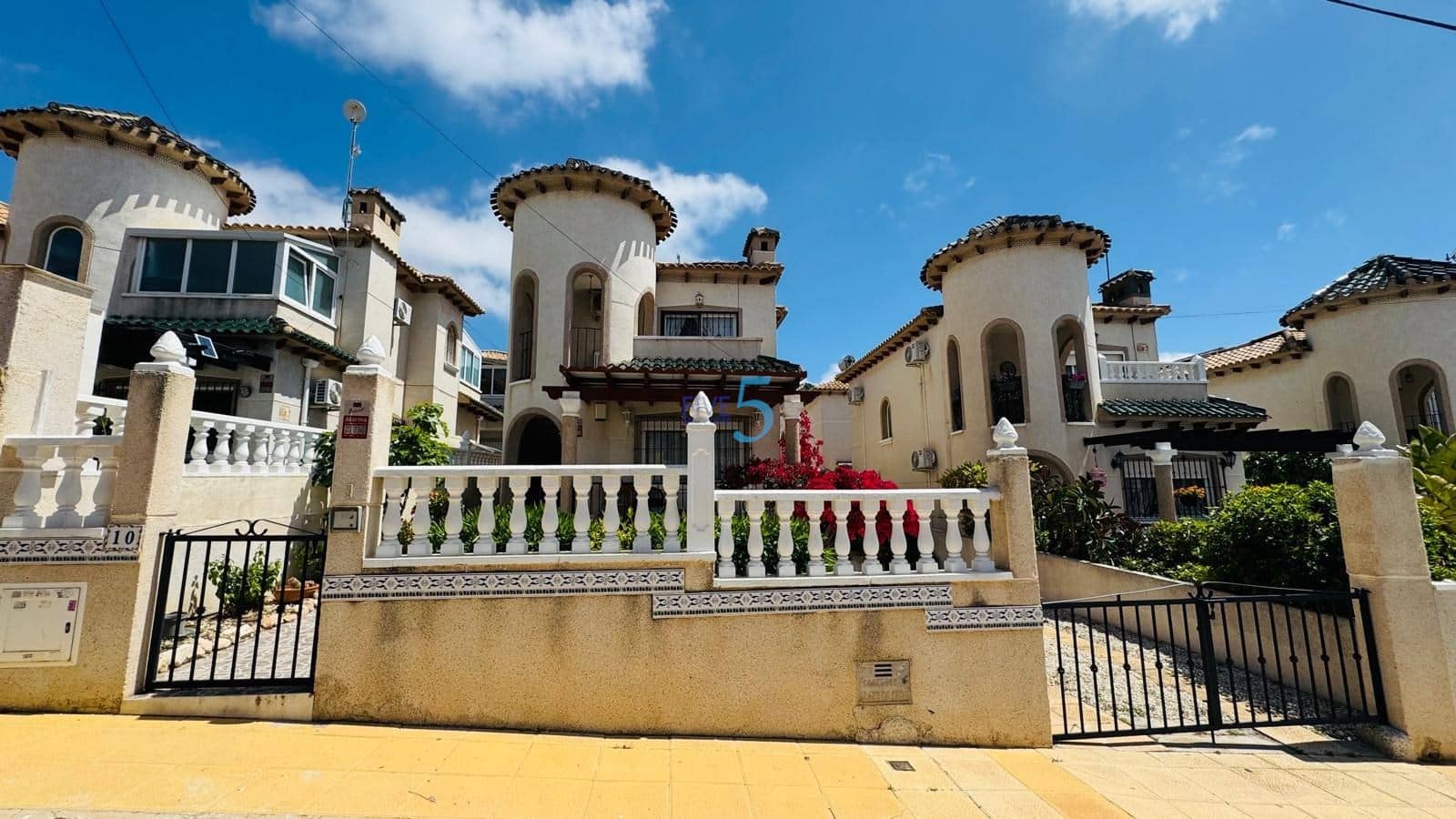 3 Zimmer Villa zu verkaufen in Villamartin mit Garage - 225.000 € (Ref: 9805278)