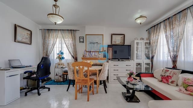 3 makuuhuone Huvila myytävänä paikassa Villamartin, Orihuela mukana 
autotalli - 225 000 € (Ref: 9805278)