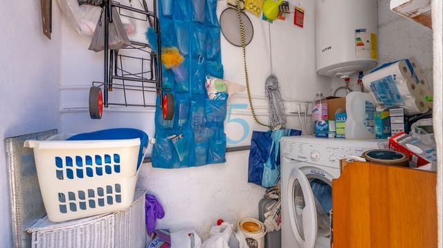 3 makuuhuone Huvila myytävänä paikassa Villamartin, Orihuela mukana 
autotalli - 225 000 € (Ref: 9805278)