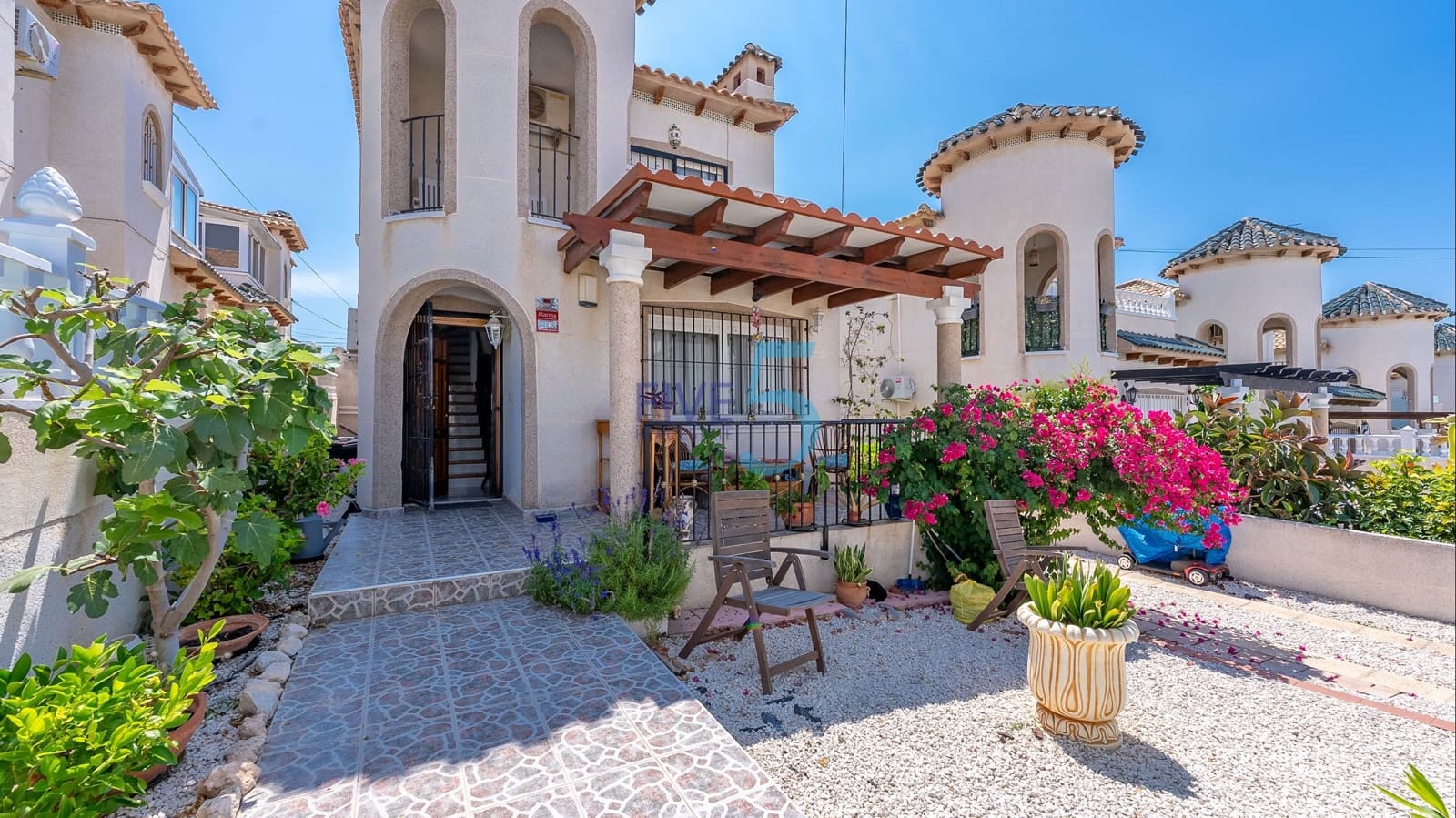 3 bedroom Villa for sale in Villamartin with garage - € 225,000 (Ref: 9805278)