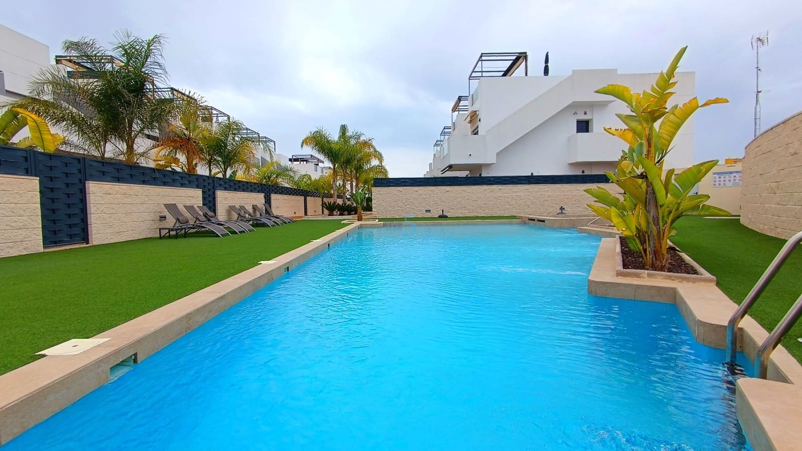 2 Zimmer Apartment zu verkaufen in Ciudad Quesada mit Pool Garage - 265.000 € (Ref: 9805463)