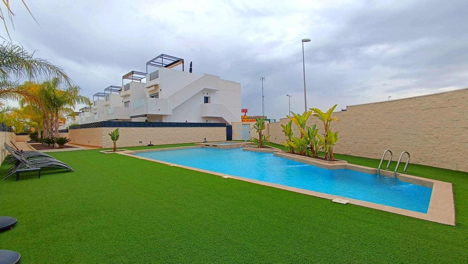 2 Zimmer Apartment zu verkaufen in Ciudad Quesada mit Pool Garage - 265.000 € (Ref: 9805463)