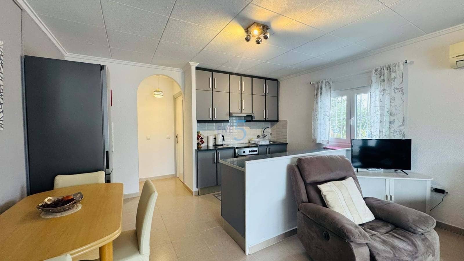 Casa de 1 habitación en Torrevieja en venta con garaje - 145.000 € (Ref: 9807198)