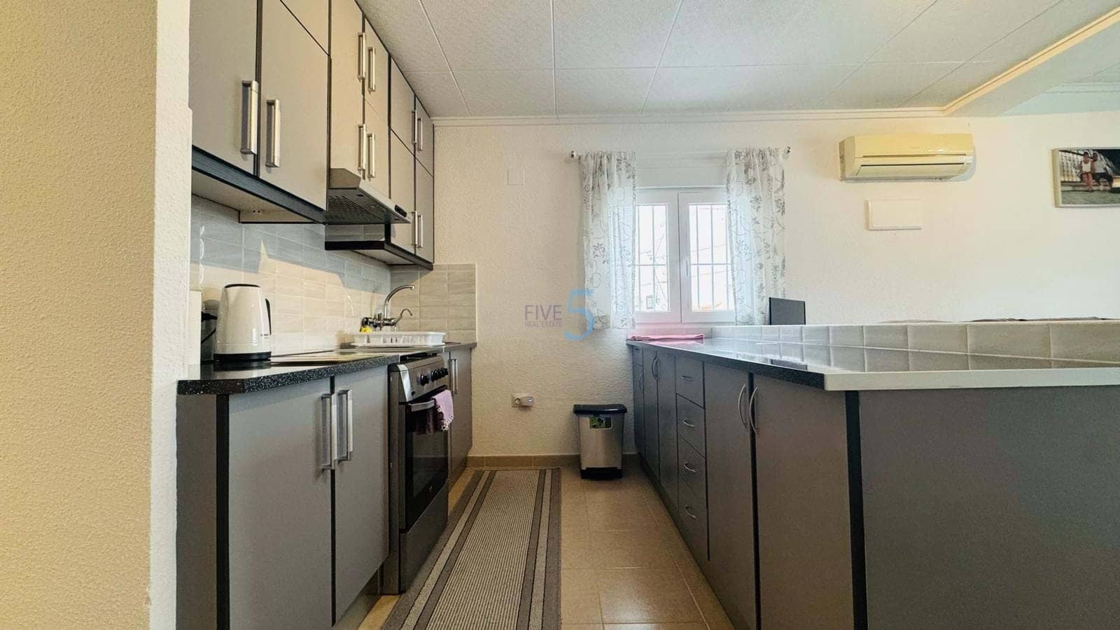 Casa de 1 habitación en Torrevieja en venta con garaje - 145.000 € (Ref: 9807198)