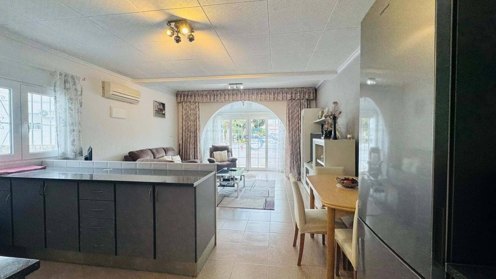 Casa de 1 habitación en Torrevieja en venta con garaje - 145.000 € (Ref: 9807198)