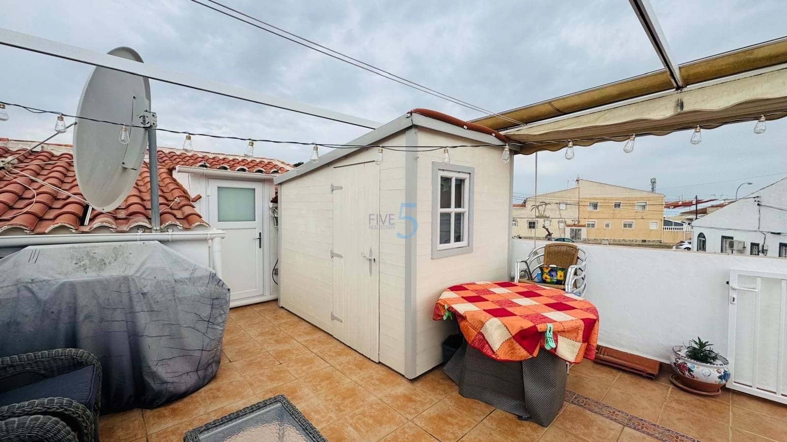 Casa de 1 habitación en Torrevieja en venta con garaje - 145.000 € (Ref: 9807198)