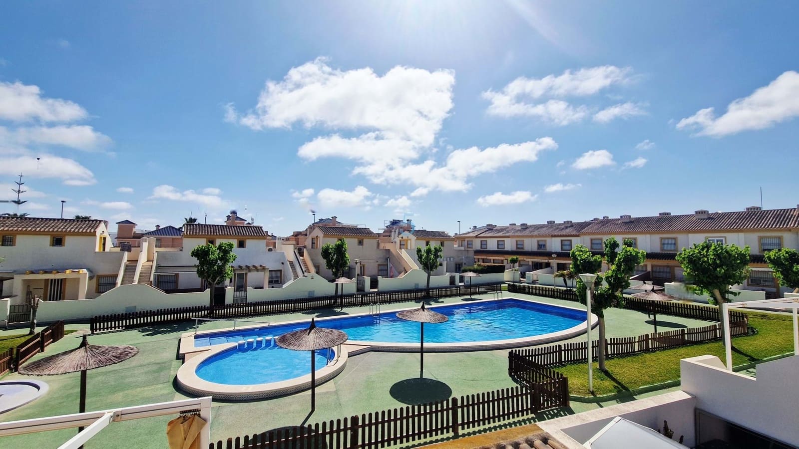 3 chambre Bungalow à vendre à Torre de la Horadada avec piscine garage - 320 000 € (Ref: 9807200)