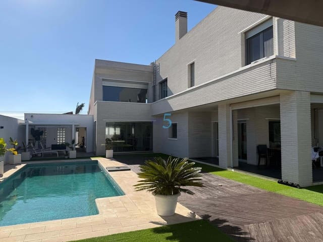 5 Zimmer Villa zu verkaufen in Torrevieja mit Pool Garage - 980.000 € (Ref: 9808601)
