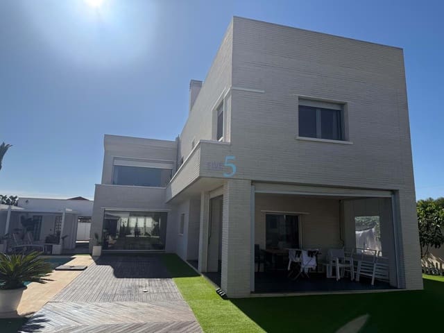 5 Zimmer Villa zu verkaufen in Torrevieja mit Pool Garage - 980.000 € (Ref: 9808601)