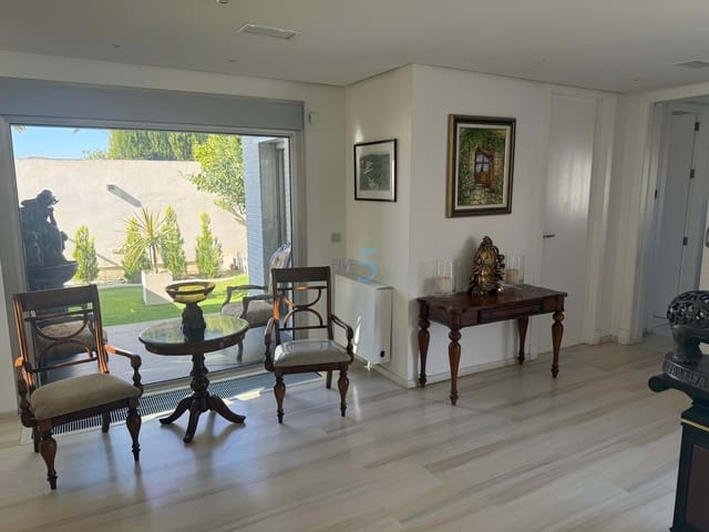 5 Zimmer Villa zu verkaufen in Torrevieja mit Pool Garage - 980.000 € (Ref: 9808601)