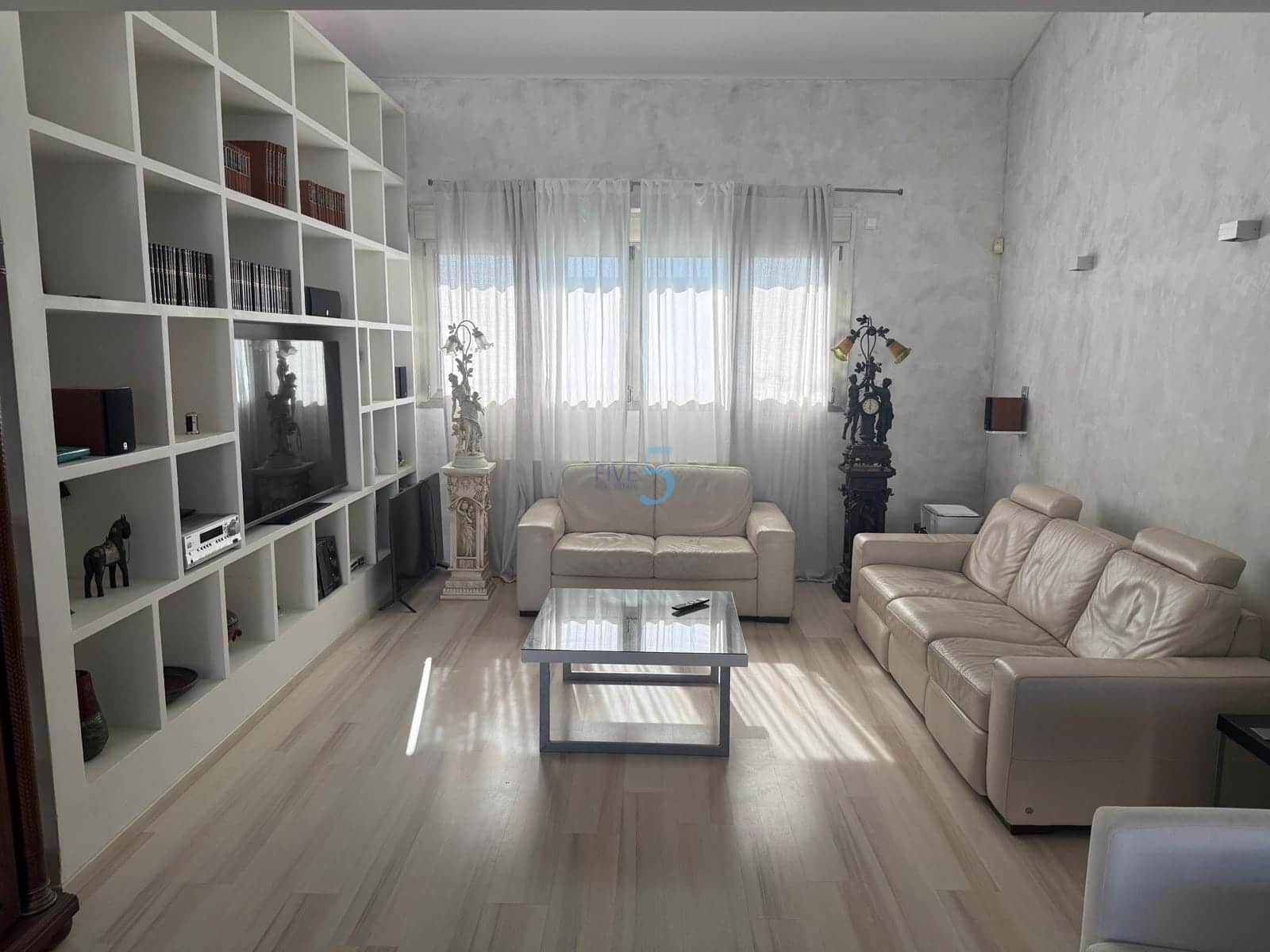 5 Zimmer Villa zu verkaufen in Torrevieja mit Pool Garage - 980.000 € (Ref: 9808601)