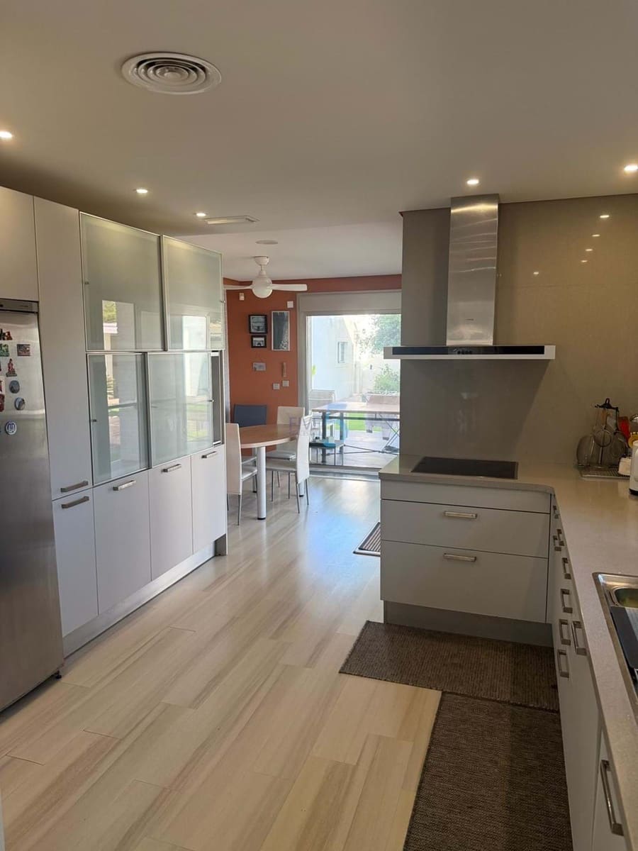 5 Zimmer Villa zu verkaufen in Torrevieja mit Pool Garage - 980.000 € (Ref: 9808601)