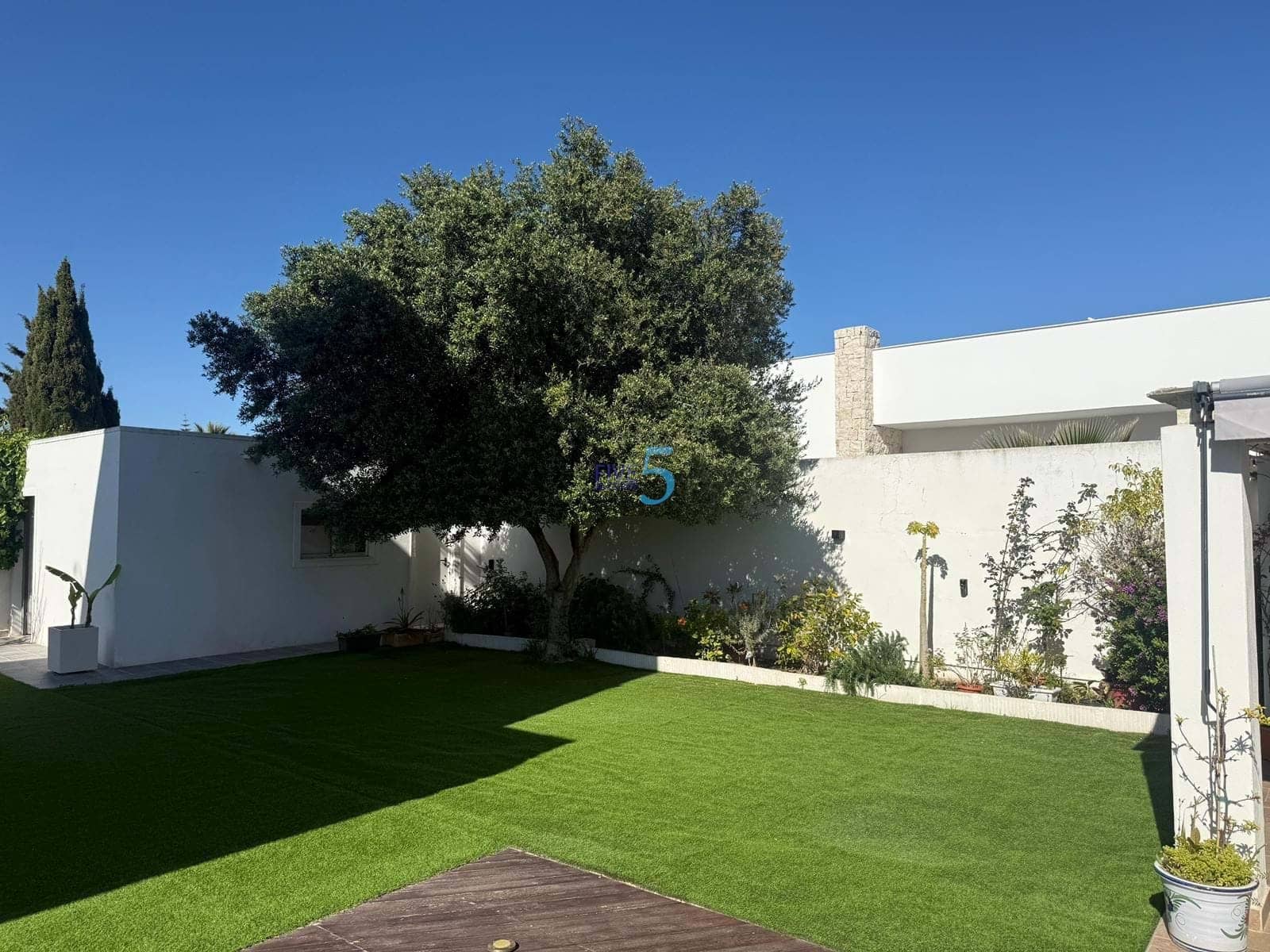 5 Zimmer Villa zu verkaufen in Torrevieja mit Pool Garage - 980.000 € (Ref: 9808601)