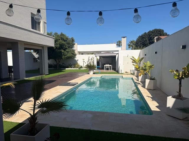 5 Zimmer Villa zu verkaufen in Torrevieja mit Pool Garage - 980.000 € (Ref: 9808601)