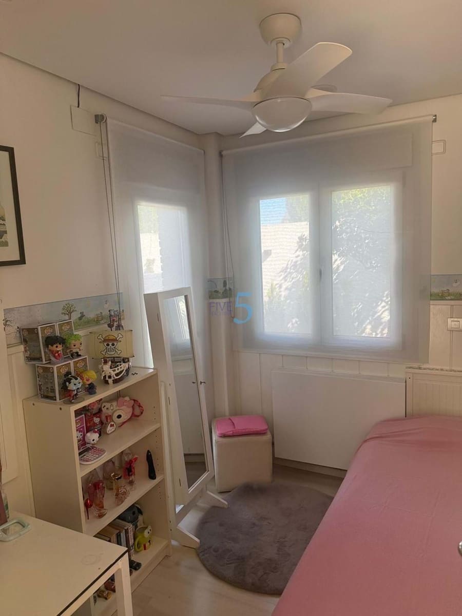 5 Zimmer Villa zu verkaufen in Torrevieja mit Pool Garage - 980.000 € (Ref: 9808601)