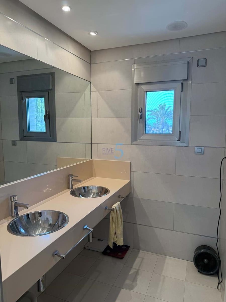5 Zimmer Villa zu verkaufen in Torrevieja mit Pool Garage - 980.000 € (Ref: 9808601)