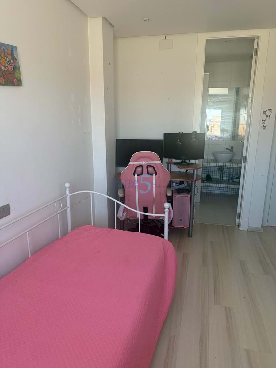 5 Zimmer Villa zu verkaufen in Torrevieja mit Pool Garage - 980.000 € (Ref: 9808601)