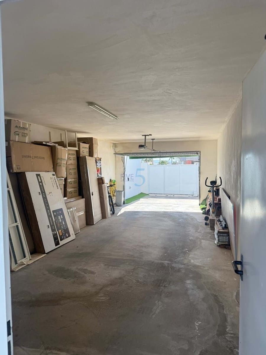 5 Zimmer Villa zu verkaufen in Torrevieja mit Pool Garage - 980.000 € (Ref: 9808601)