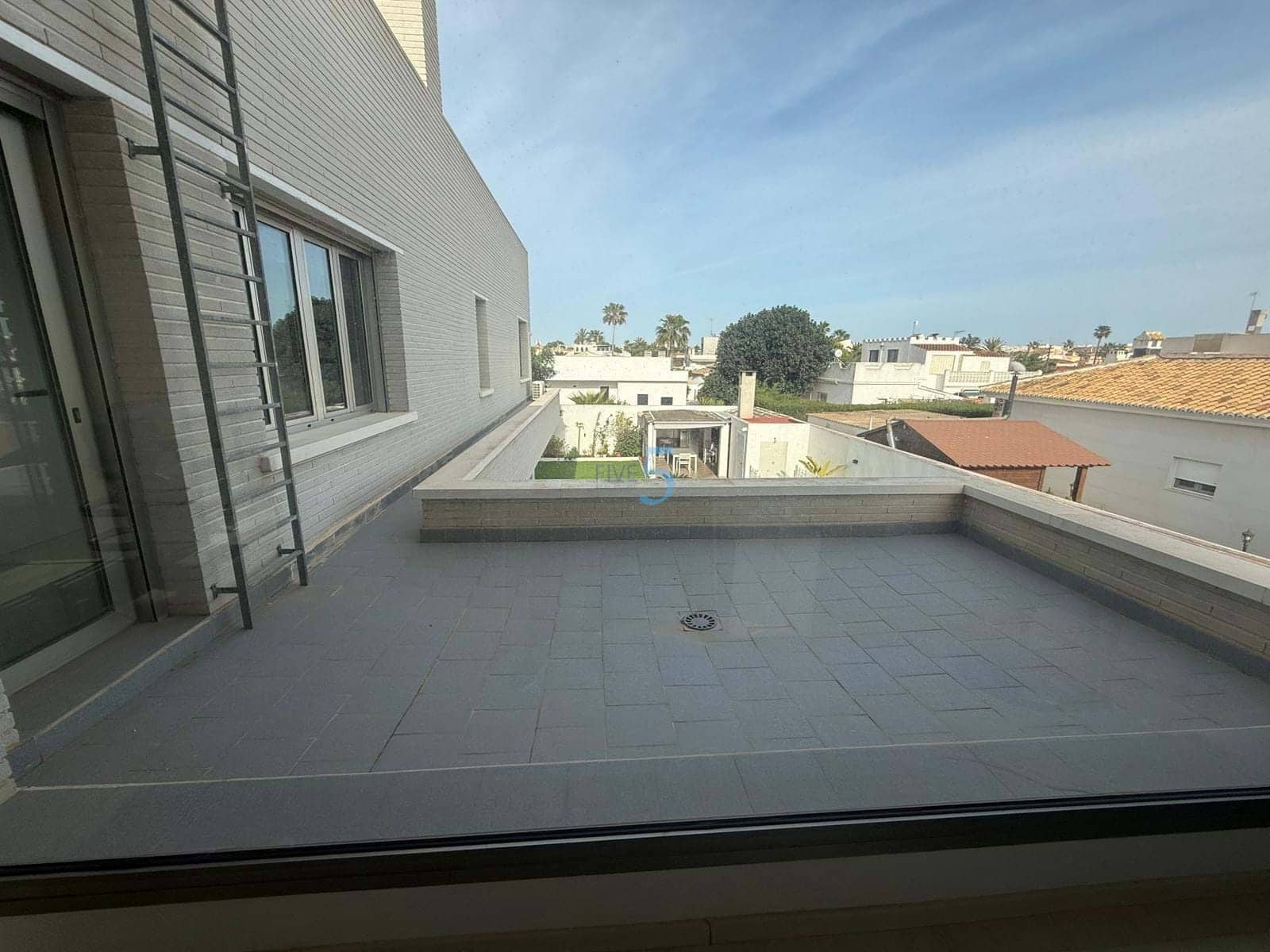 5 Zimmer Villa zu verkaufen in Torrevieja mit Pool Garage - 980.000 € (Ref: 9808601)