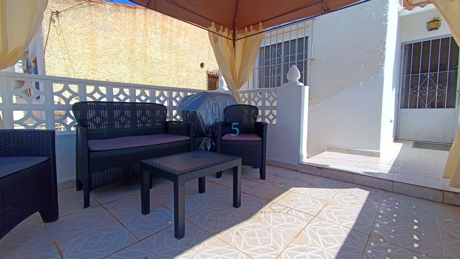 3 makuuhuone Huoneisto myytävänä paikassa Torrevieja mukana 
autotalli - 129 999 € (Ref: 9810932)