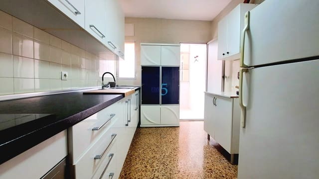 4 chambre Appartement à vendre à Guardamar del Segura avec garage - 215 000 € (Ref: 9812612)