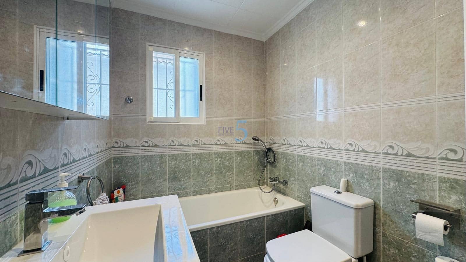 2 soveværelse Villa til salg i Torrevieja med swimmingpool garage - € 279.000 (Ref: 9814648)