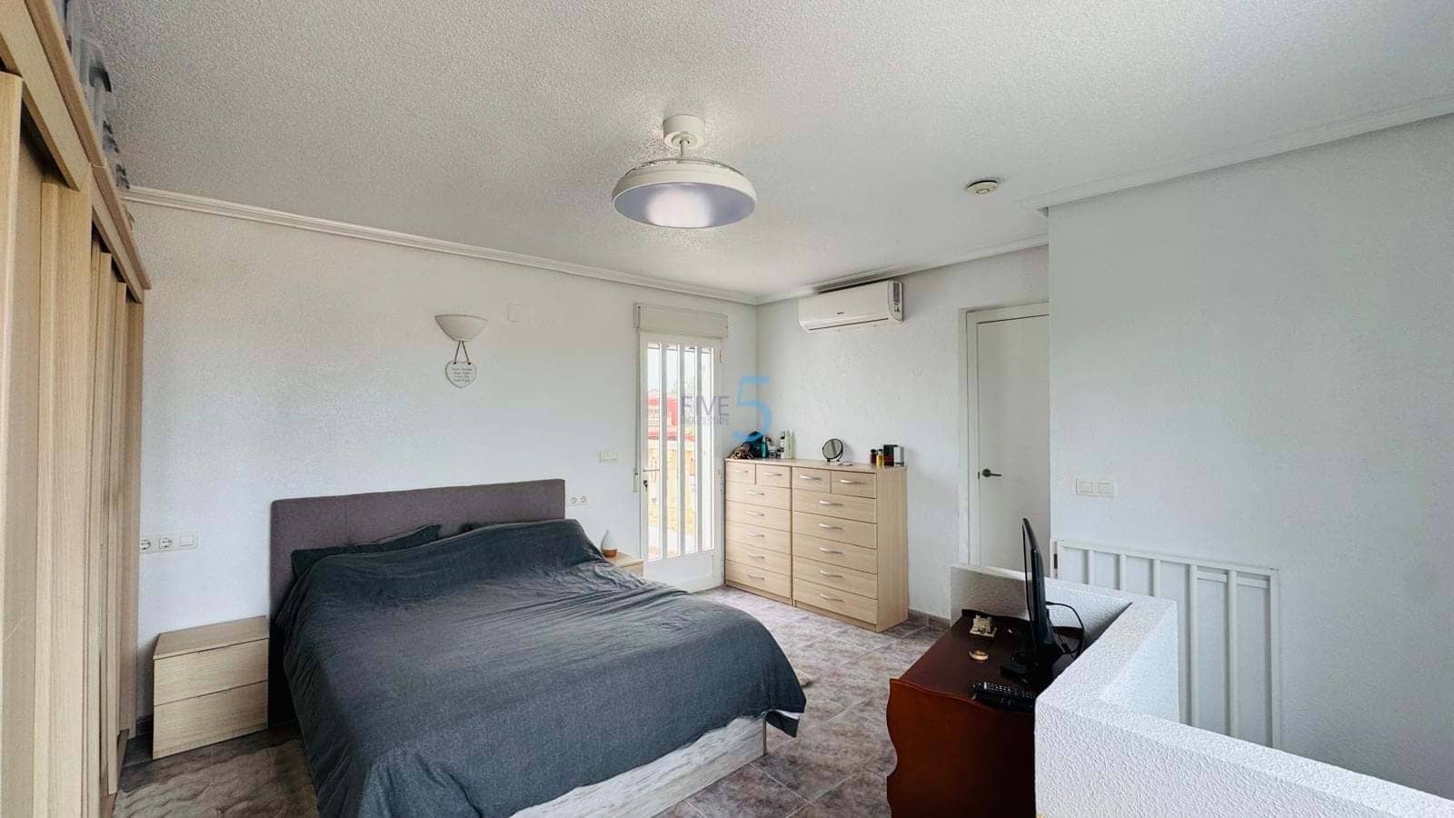 2 soveværelse Villa til salg i Torrevieja med swimmingpool garage - € 279.000 (Ref: 9814648)