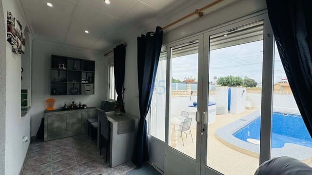 2 soveværelse Villa til salg i Torrevieja med swimmingpool garage - € 279.000 (Ref: 9814648)