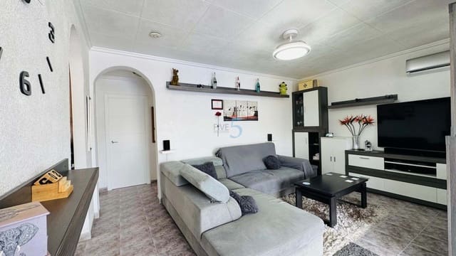 2 soveværelse Villa til salg i Torrevieja med swimmingpool garage - € 279.000 (Ref: 9814648)