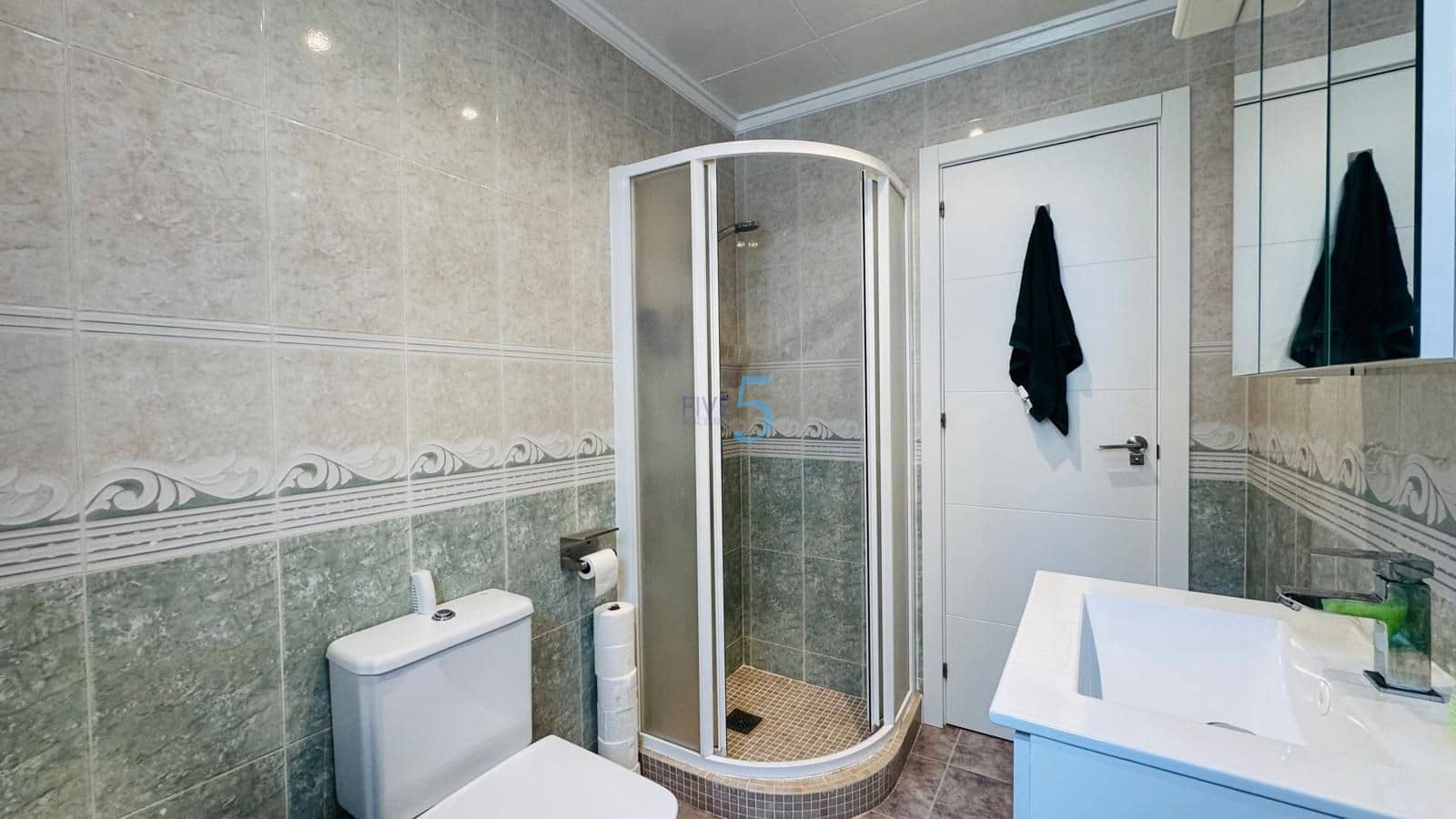 2 soveværelse Villa til salg i Torrevieja med swimmingpool garage - € 279.000 (Ref: 9814648)