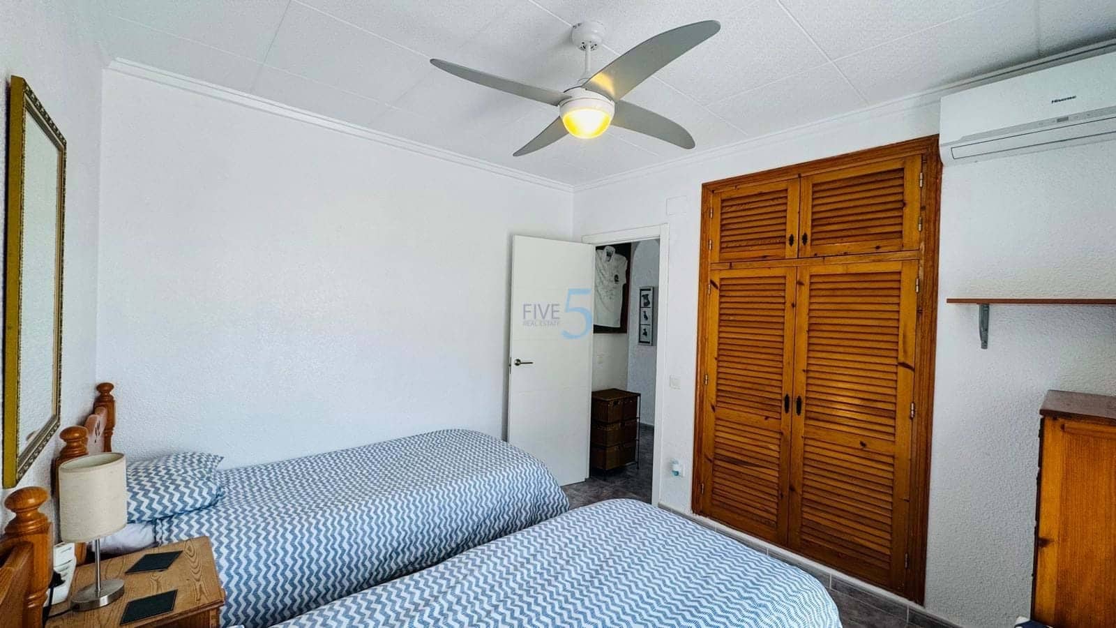 2 soveværelse Villa til salg i Torrevieja med swimmingpool garage - € 279.000 (Ref: 9814648)