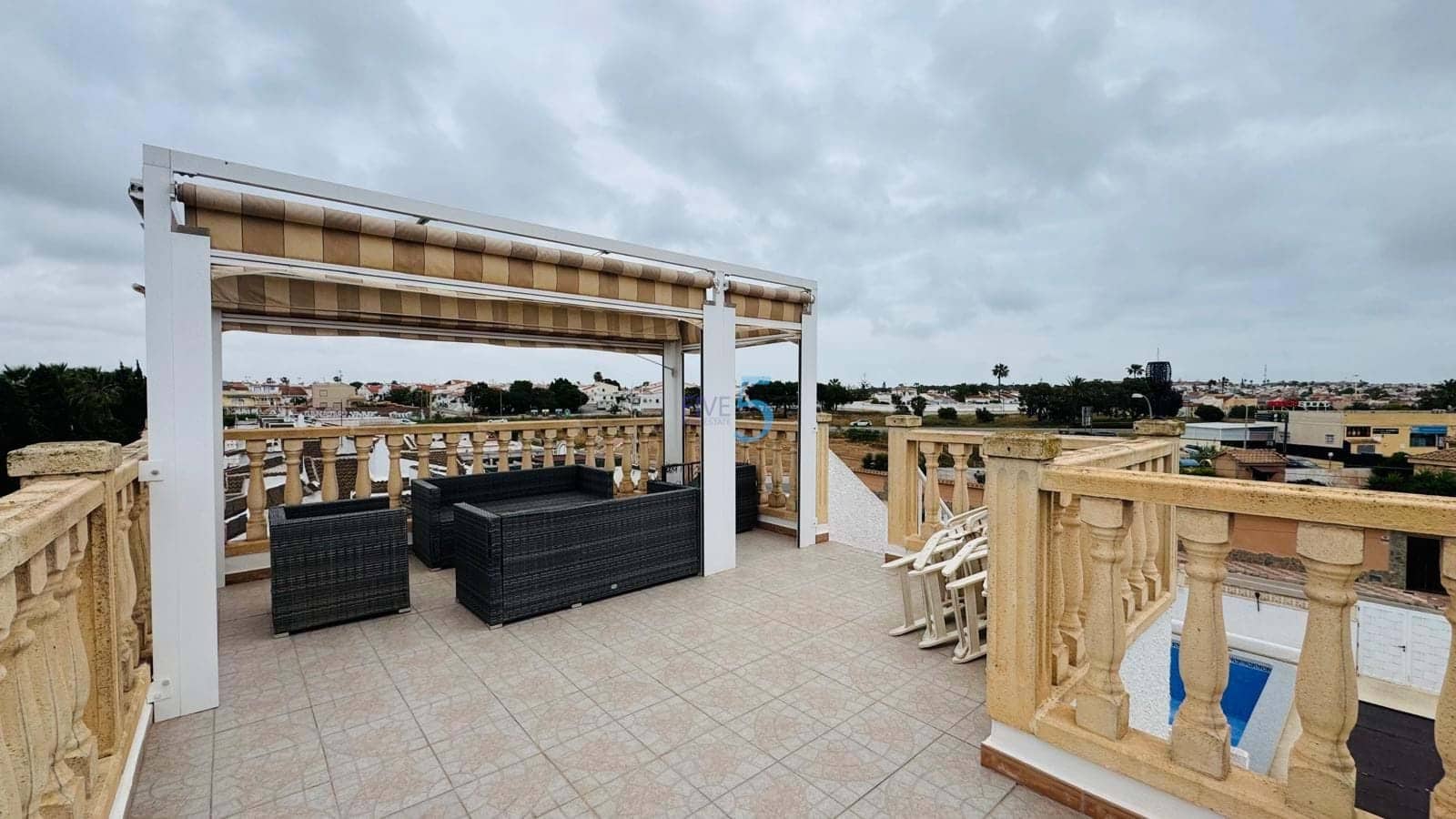2 soveværelse Villa til salg i Torrevieja med swimmingpool garage - € 279.000 (Ref: 9814648)