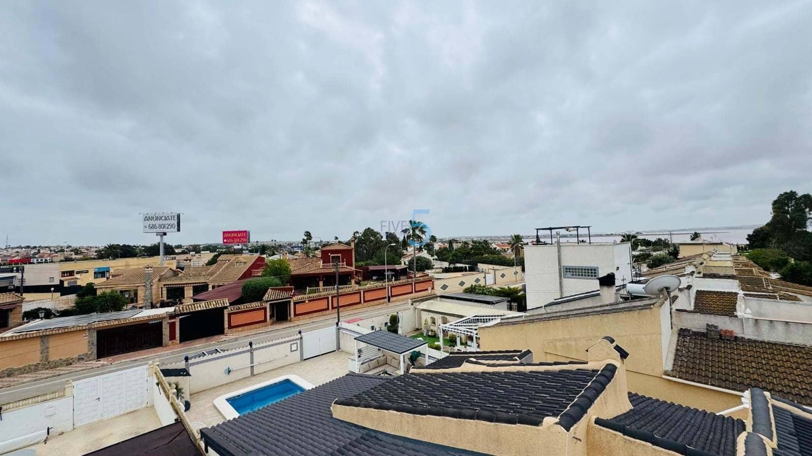 2 soveværelse Villa til salg i Torrevieja med swimmingpool garage - € 279.000 (Ref: 9814648)