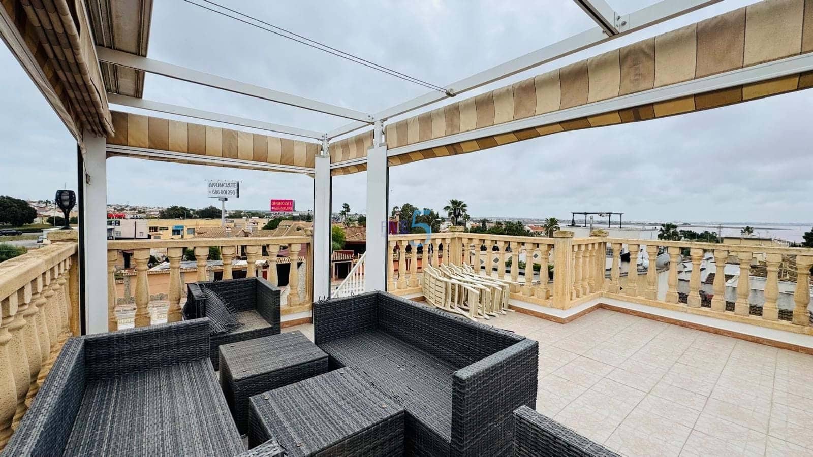 2 soveværelse Villa til salg i Torrevieja med swimmingpool garage - € 279.000 (Ref: 9814648)