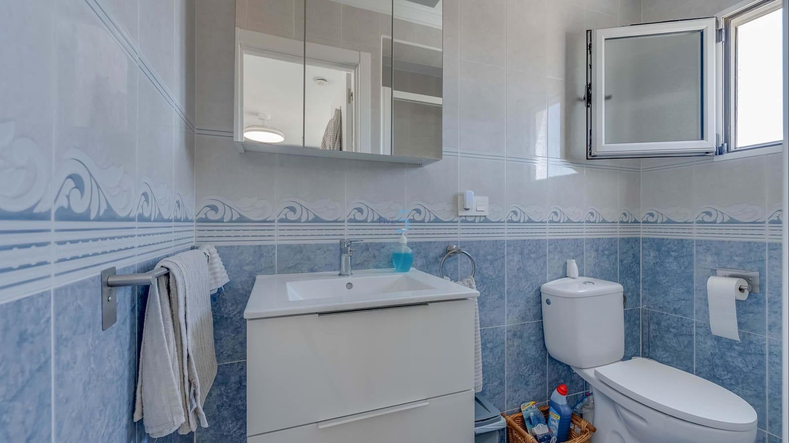 Chalet de 2 habitaciones en Torrevieja en venta con piscina garaje - 279.000 € (Ref: 9814648)