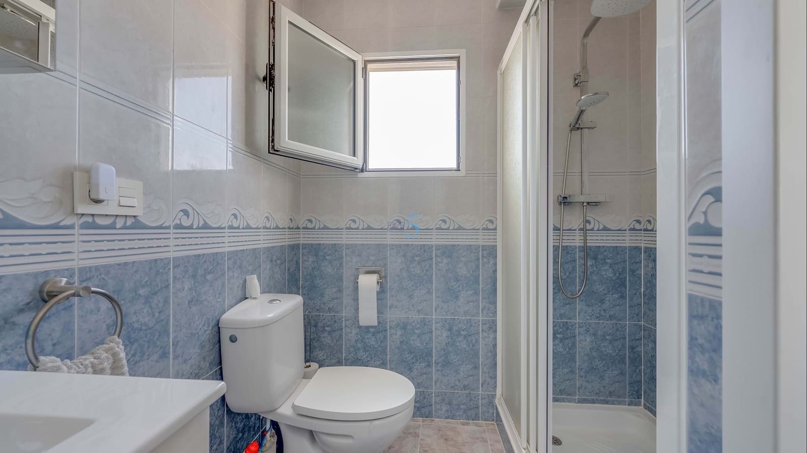 Chalet de 2 habitaciones en Torrevieja en venta con piscina garaje - 279.000 € (Ref: 9814648)
