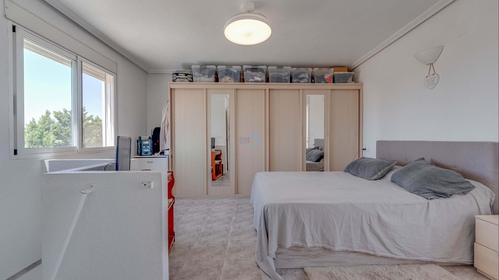 Chalet de 2 habitaciones en Torrevieja en venta con piscina garaje - 279.000 € (Ref: 9814648)